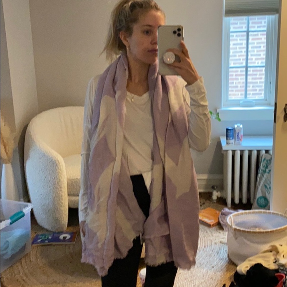 NWT light purple patterned scarf